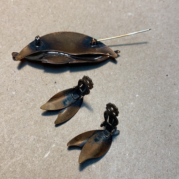 Vintage copper jewelry bundle clip on earrings and brooch - Picture 8 of 12